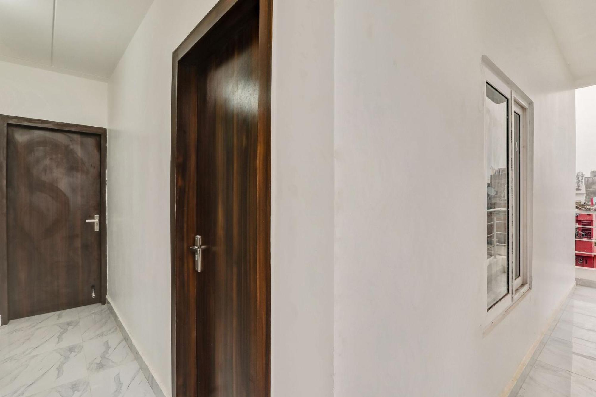 Super Collection O Yamuna Palace Near Gomti Riverfront Park Hasanganj Exterior photo